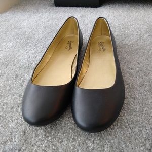 Black Seychelles leather flat